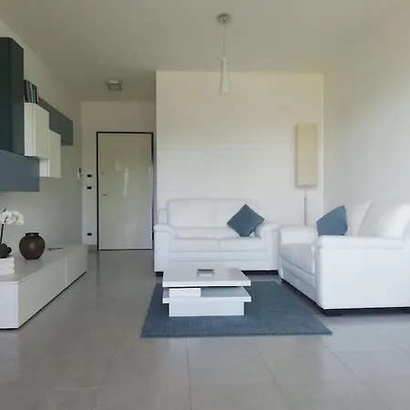 Lägenhet White-blue Vibes, Seafront 2-bedroom Montesilvano Marina