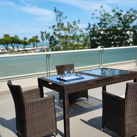 White-blue Vibes, Seafront 2-bedroom Montesilvano Marina