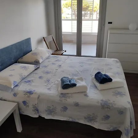 White-blue Vibes, Seafront 2-bedroom *