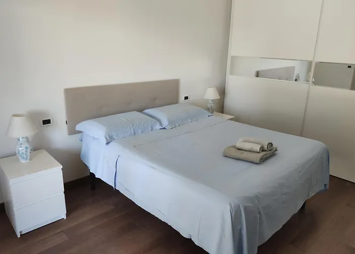 White-blue Vibes, Seafront 2-bedroom *