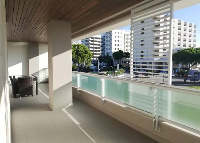 White-blue Vibes, Seafront 2-bedroom Монтесильвано