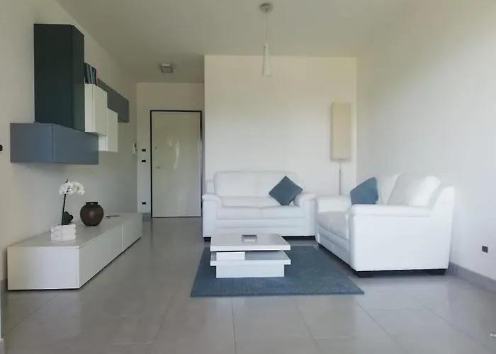 Апартаменты White-blue Vibes, Seafront 2-bedroom Монтесильвано