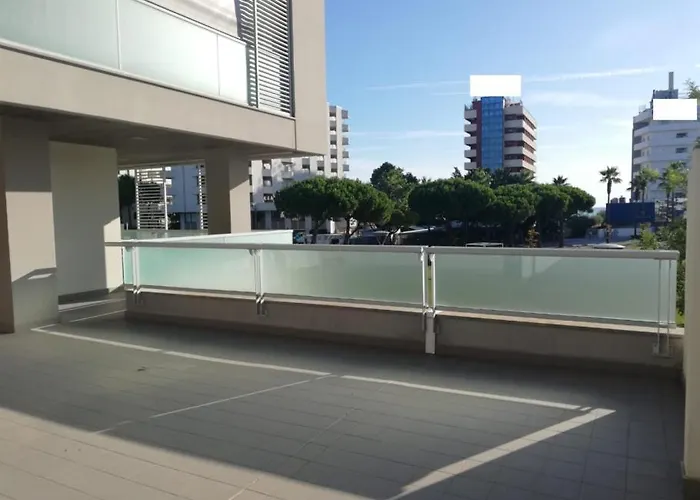 White-blue Vibes, Seafront 2-bedroom *