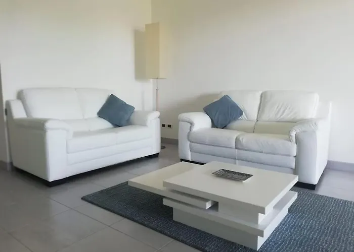 White-blue Vibes, Seafront 2-bedroom * Монтесильвано